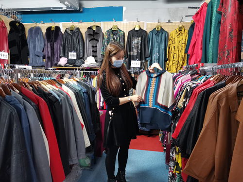 首屆春季外貿(mào)絲綢服裝商品購物節(jié)在美博匯時(shí)尚中心一層開賣